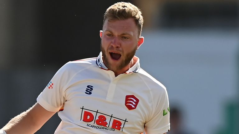 Essex edging Somerset after 20-wicket day; Root drops brother Billy!