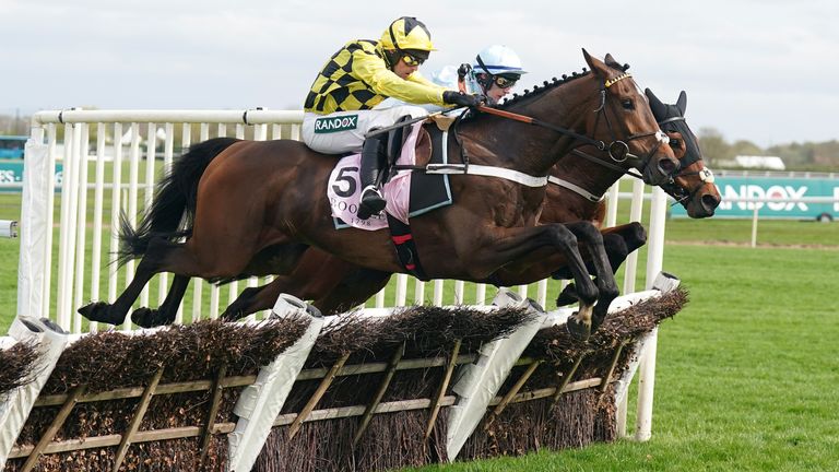 Sir Gino gets the better of Kargese at Aintree