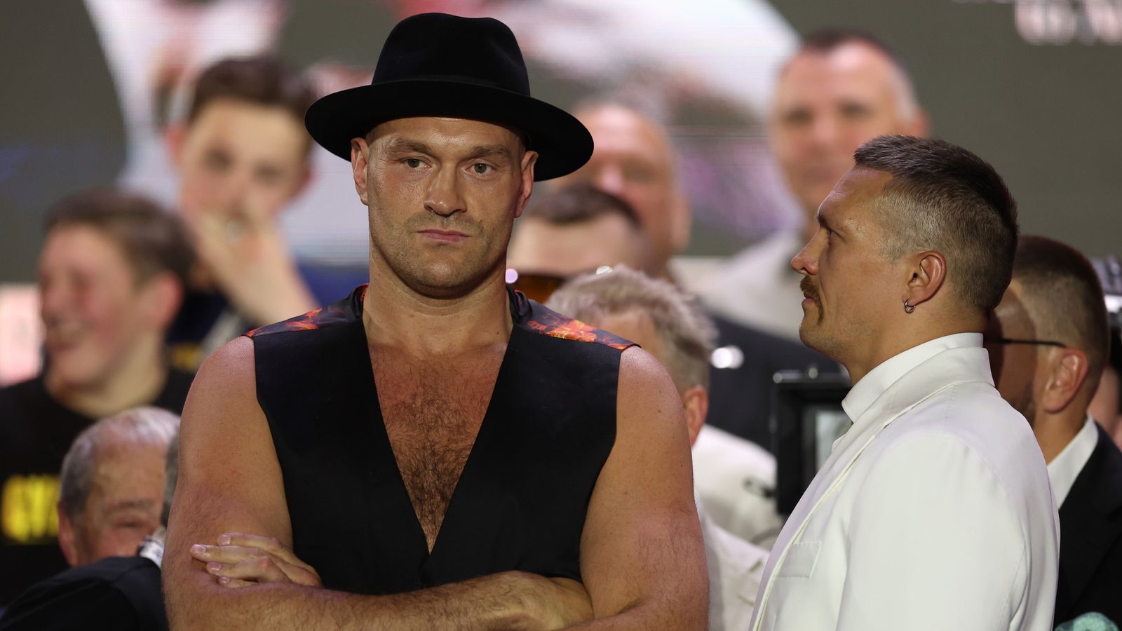 Fury vs Usyk: Tyson Fury refuses face-off with Oleksandr Usyk in subdued final press conference | Boxing News