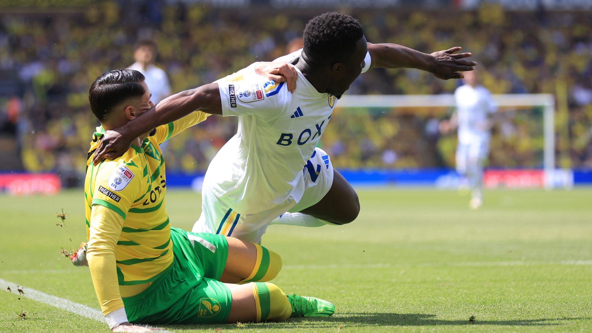 Leeds denied penalty as play-off first leg at Norwich ends in stalemate