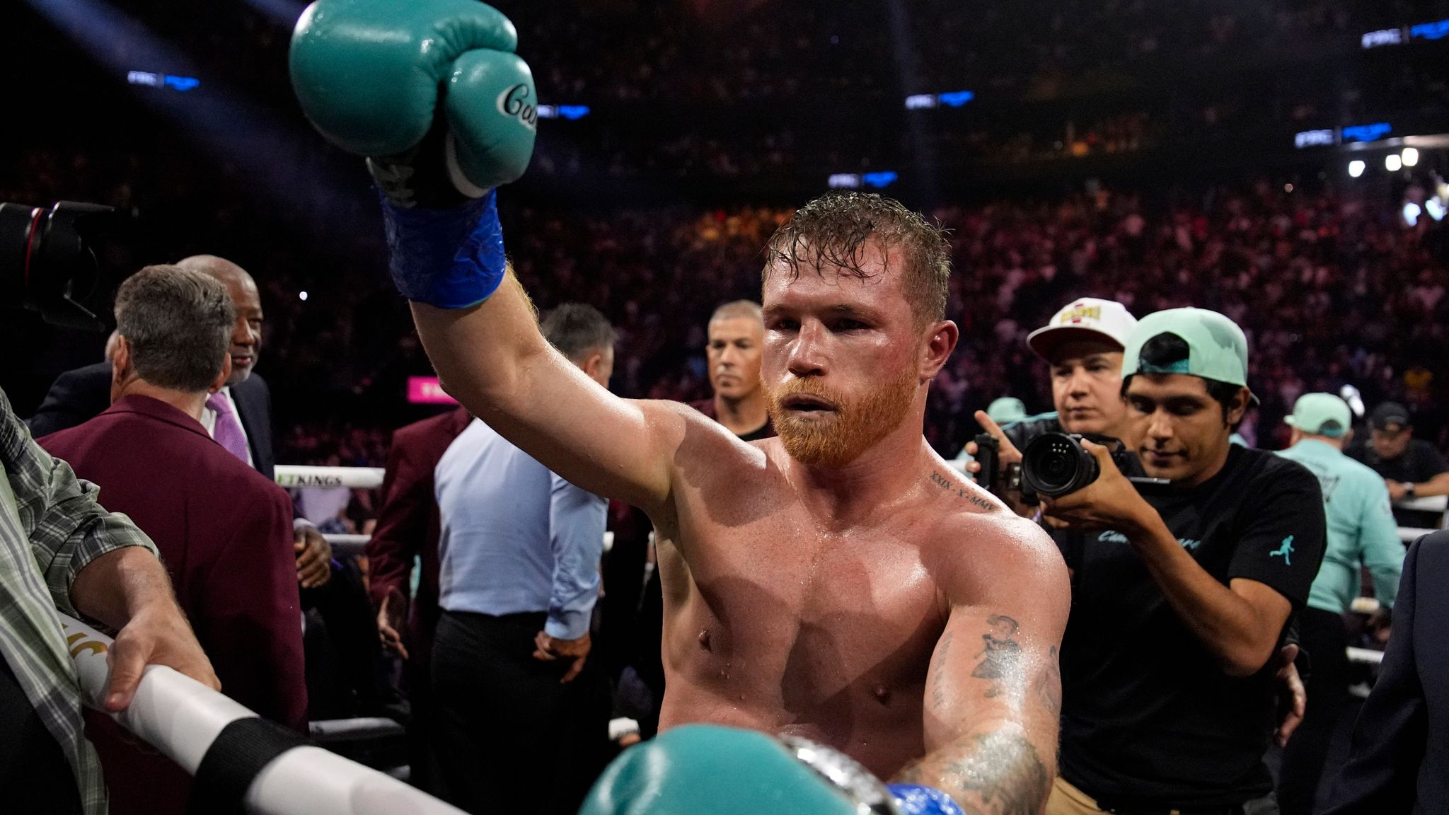 Saul 'Canelo' Alvarez floors Jaime Munguia in fourth round during a ...