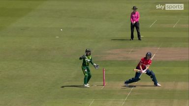 'Big wicket!' | Sciver-Brunt sweeps into the hands of Ameen 
