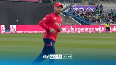 'Pakistan's powerplay woes continue!' | England have two!