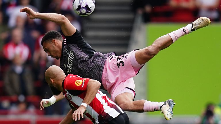 Brentford's Bryan Mbeumo (left) and Fulham's Antonee Robinson battle for the ball 