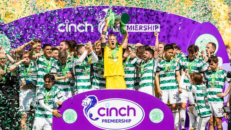 Celtic celebrate with the cinch Premiership Trophy
