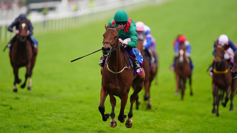 Ezeliya wins the Epsom Oaks 