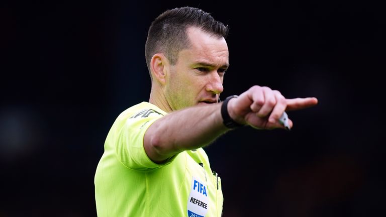Why Palace vs Man Utd referee Gillett is wearing camera thumbnail