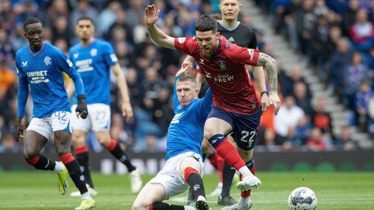 Rangers' John Lundstram tackles Kilmarnock's Liam Donnelly