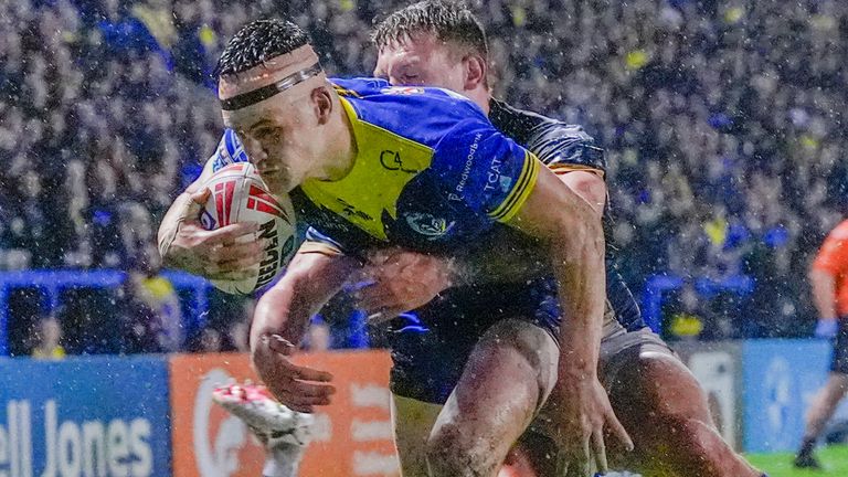 Picture by Olly Hassell/SWpix.com - 03/05/2024 - Rugby League - Betfred Super League Round 10 - Warrington Wolves v Hull FC - Halliwell Jones Stadium, Warrington, England - Josh Thewlis of Warrington scoring a try