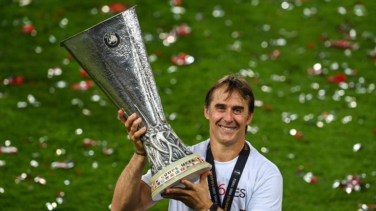 Julen Lopetegui with the Europa League trophy after Sevilla's win over Inter