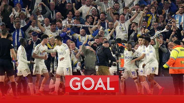 Leeds United's Crysencio Summerville (third right) celebrates
