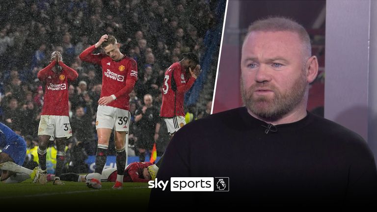 Wayne Rooney believes some current Manchester United players are sitting out injured because they don&#39;t want to be criticised.