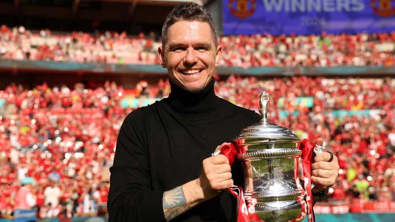 Skinner signs new Man Utd deal after FA Cup win