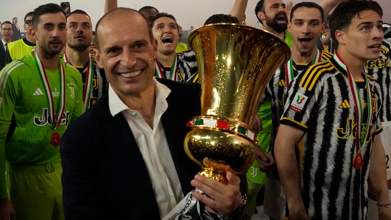 Juventus' head coach Massimiliano Allegri celebrates with the trophy at the end of the Italian Cup final soccer match between Atalanta and Juventus at Rome's Olympic Stadium, Wednesday, May 15, 2024. (AP Photo/Gregorio Borgia)