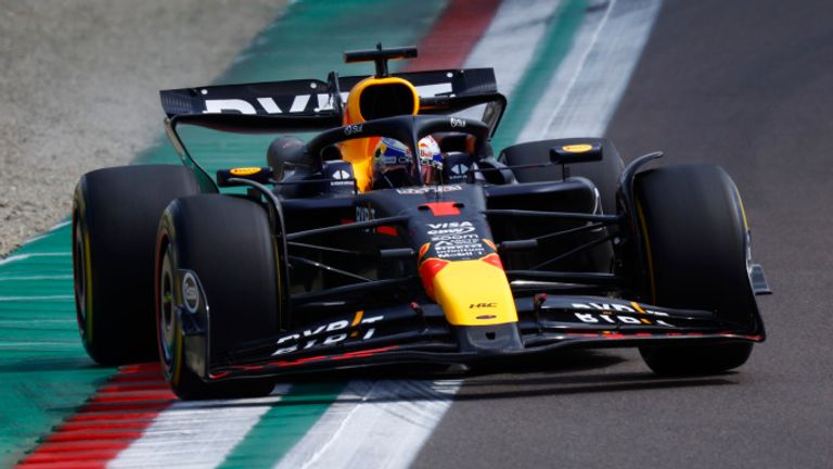 AUTODROMO INTERNAZIONALE ENZO E DINO FERRARI, ITALY - MAY 19: Max Verstappen, Red Bull Racing RB20 during the Emilia Romagna GP at Autodromo Internazionale Enzo e Dino Ferrari on Sunday May 19, 2024 in imola, Italy. (Photo by Sam Bloxham / LAT Images)