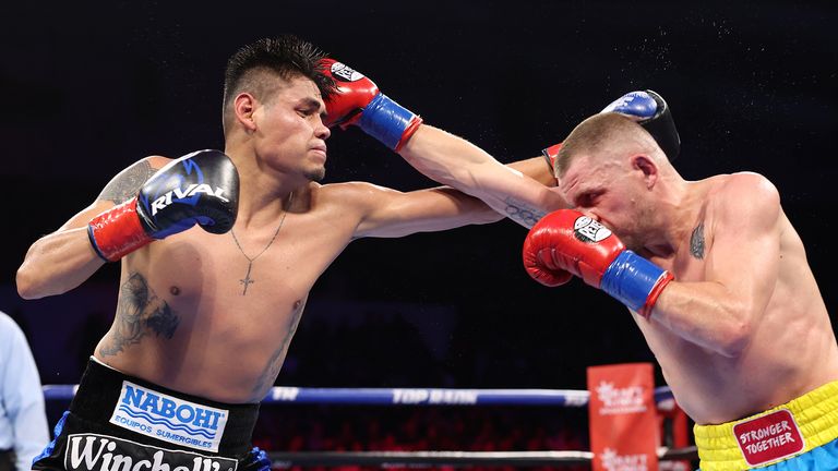 Bierynczyk used his footwork well to find distance as Navarrete moved forward with his jabs