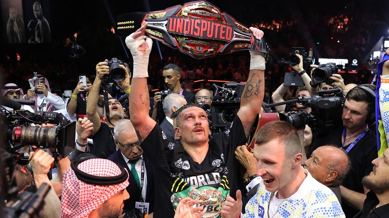 Oleksandr Usyk celebrates after his victory (pic: Top Rank)