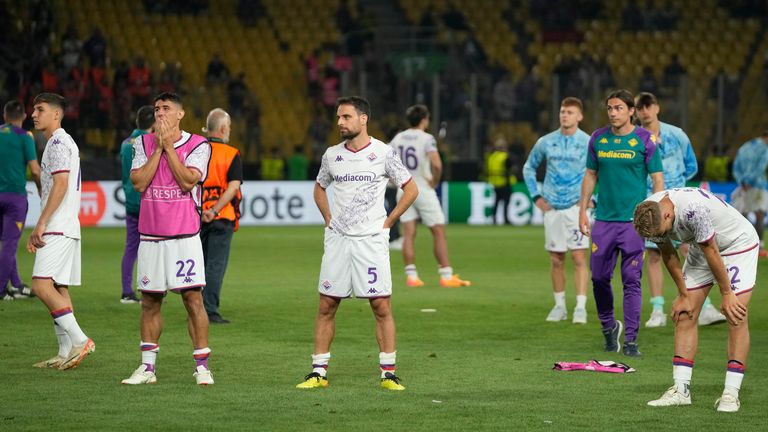 Fiorentina players react disappointed at full time