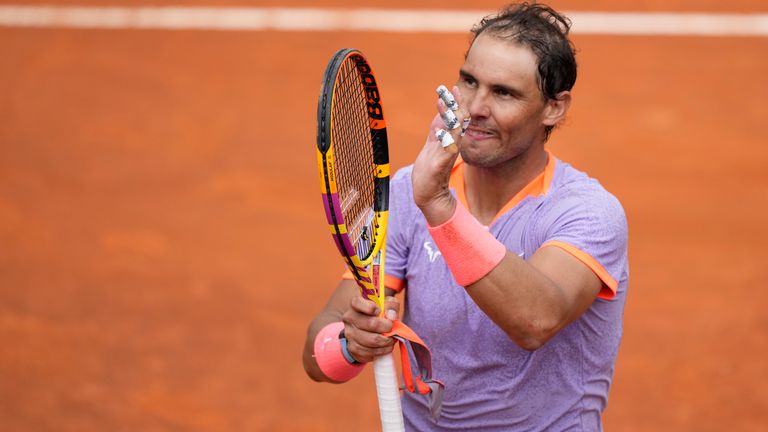 L'Espagnol Rafael Nadal célèbre après avoir battu le Belge Zizou Bergs lors du tournoi de tennis de l'Open d'Italie, à Rome, le jeudi 9 mai 2024. (AP Photo/Andrew Medichini)
