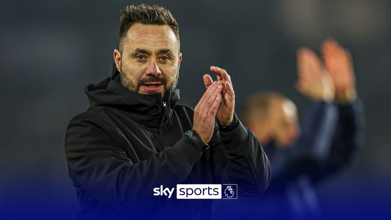 Brighton&#39;s head coach Roberto De Zerbi applauds at the end of the Europa League Group B soccer match between Brighton and Hove Albion and Olympique de Marseille