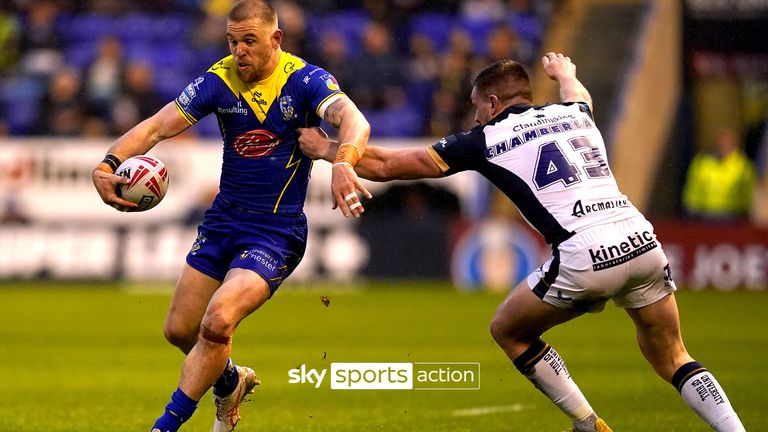 Warrington Wolves&#39; Matthew Dufty (left) attempts to avoid being tackled by Hull FC&#39;s Ed Chamberlain during the Betfred Super League match at the Halliwell Jones Stadium, Warrington. Picture date: Friday May 3, 2024.