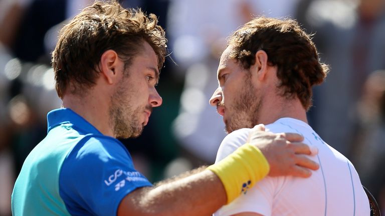 Switzerland's Stan Wawrinka, left, cheers Britain's Andy Murray after their semifinal match of the French Open tennis tournament at the Roland Garros stadium, Friday, June 9, 2017 in Paris. Wawrinka won 6-7 (6), 6-3, 5-7, 7-6 (3), 6-1. (AP Photo/David Vincent)