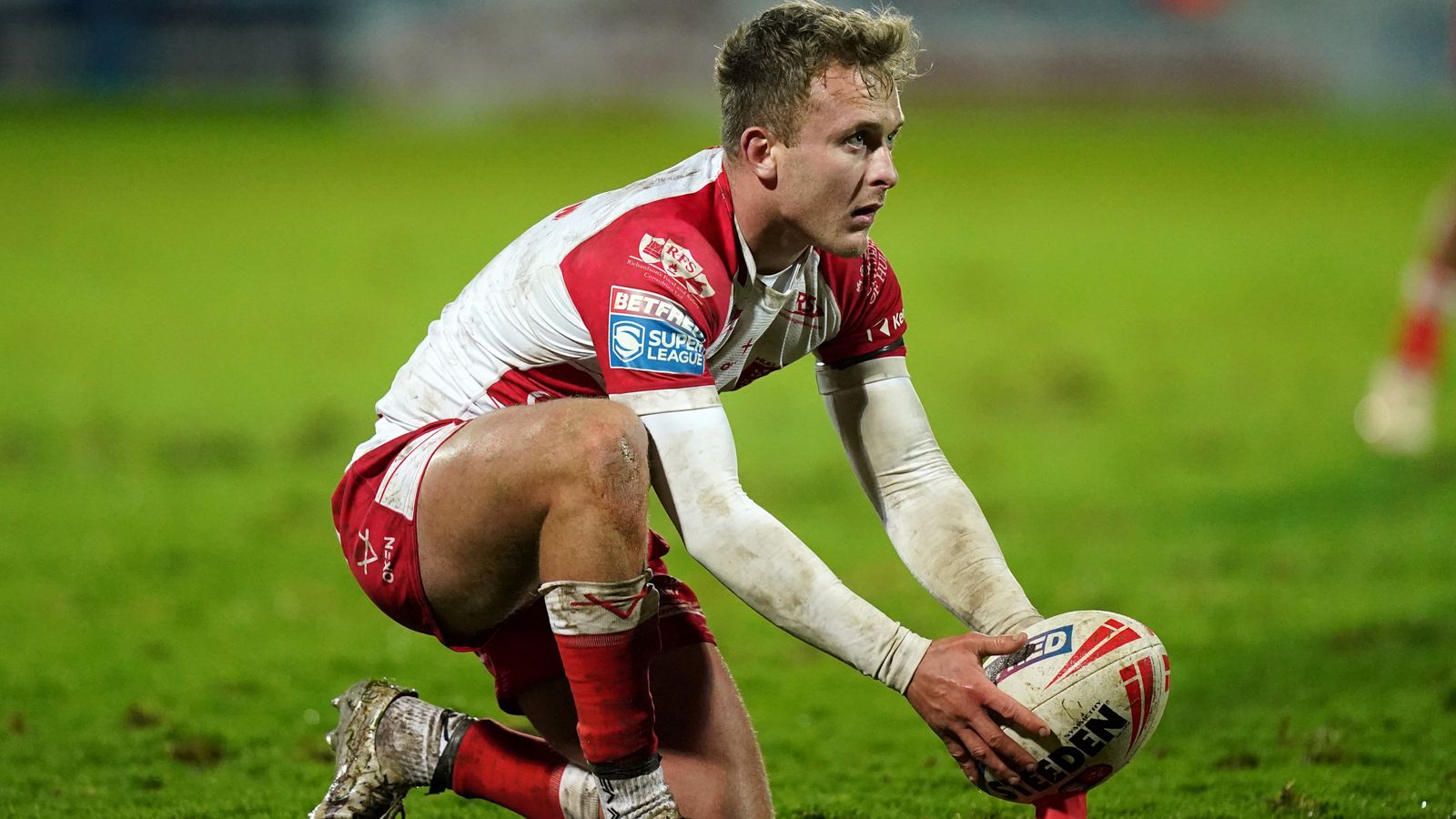 Super League Jez Litten kicks late dropgoal to help Hull KR move