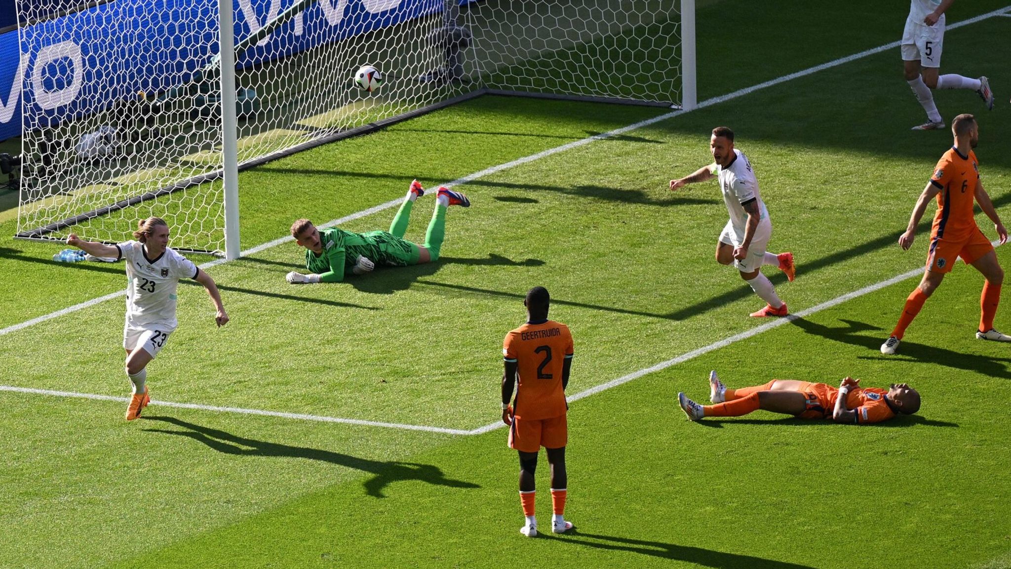 Netherlands 2 - 3 Austria - Match Report & Highlights
