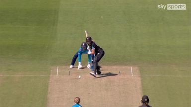 England claim eighth wicket against New Zealand