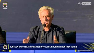 Mourinho receives heroes' welcome at Fenerbahce | 'Thank you for your love!'