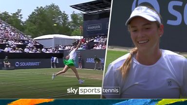 'Oh wow!' | Vekic pulls off 'magical' volley!