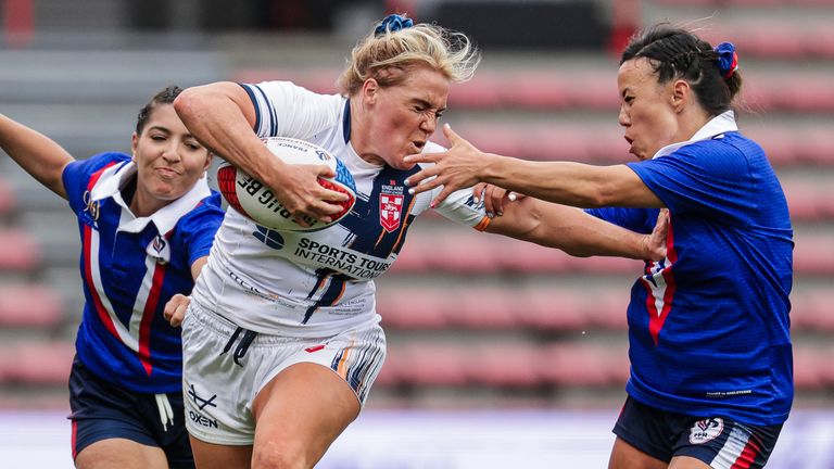 Picture by Alex Whitehead/SWpix.com - 29/06/2024 - Rugby League - International Test - France Women vs England Women - Stade Ernest-Wallon, Toulouse, France - Amy Hardcastle of England escapes the attempted tackle by Cristina Song Puche and Chahrazad Himoudi