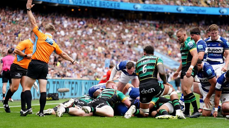 When Bath hit back via Thomas du Toit's try and Russell's conversion, they were within five points