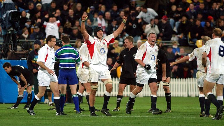 FPR81671/WELLINGTON NEW ZEALAND/June14/England players Ben Kay and Steve Thompson (gloves) elebrate the final whistle during the All Blacks 15-13 loss to England in the intertnational rugby test at Westpac Stadium, Wellington, Saturday..FOTOPRESS/Ross Land..MANDATORY CREDIT..2003..                                                                                                                                                                                         