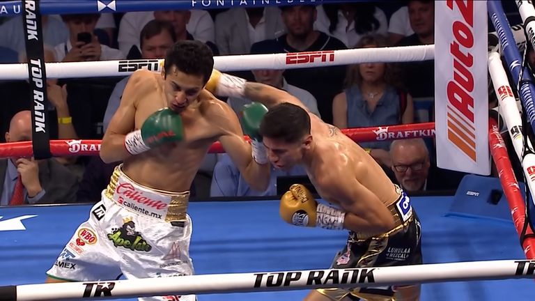 Highlights of WBO featherweight title fight between Rafael Espinoza and Sergio Chirino