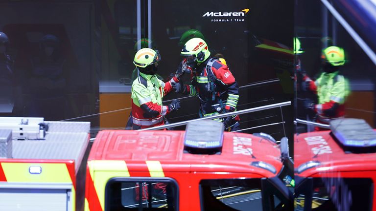 Det brøt ut en brann i McLarens gjestfrihetsområde før siste trening for den spanske Grand Prix
