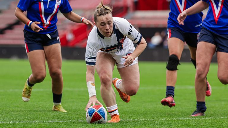 Picture by Alex Whitehead/SWpix.com - 29/06/2024 - Rugby League - International Test - France Women vs England Women - Stade Ernest-Wallon, Toulouse, France - Georgie Hetherington of England runs in to score a try.