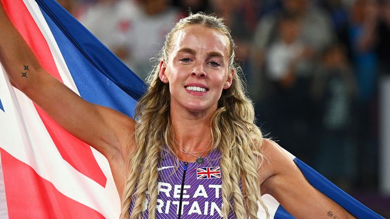 Great Britain's Keely Hodgkinson successfully defended her 800m title with a dominant victory at the European Athletics Championships in Rome.