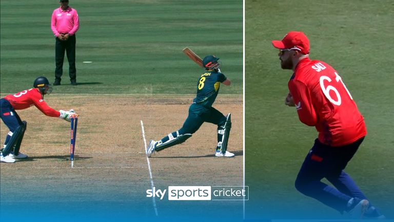 MARSH AND MAXWELL WICKETS THUMB T20 WC 