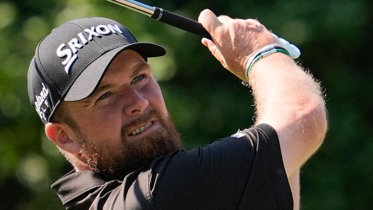 Shane Lowry, of Ireland, watches his tee shot on the 15th hole during the second round of the U.S. Open golf tournament Friday, June 14, 2024, in Pinehurst, N.C. (AP Photo/George Walker IV) 