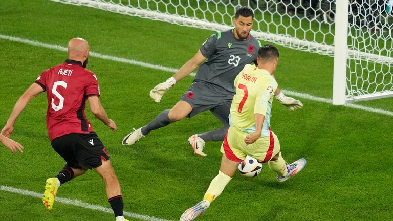 Albania's goalkeeper Thomas Strakosha saves a shot by Spain's Alvaro Morata during a Group B match between Albania and Spain at the Euro 2024 soccer tournament in Duesseldorf, Germany, Monday, June 24, 2024. (AP Photo/Andreea Alexandru)