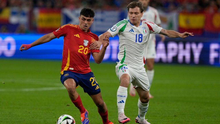 Spain's Pedri, left, is challenged by Italy's Nicolo Barella during a Group B match between Spain and Italy at the Euro 2024 soccer tournament in Gelsenkirchen, Germany, Thursday, June 20, 2024. (AP Photo/Frank Augstein)