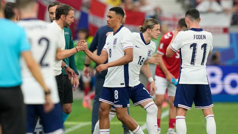 England's Trent Alexander-Arnold, center, shakes hands with manager Gareth Southgate after being substituted during a Group C match between Denmark and England at the Euro 2024 soccer tournament in Frankfurt, Germany, Thursday, June 20, 2024. (AP Photo/Thanassis Stavrakis)