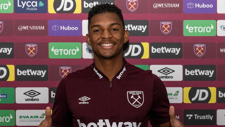 West Ham have completed the signing of Brazilian teenager Luis Guilherme from Palmeiras