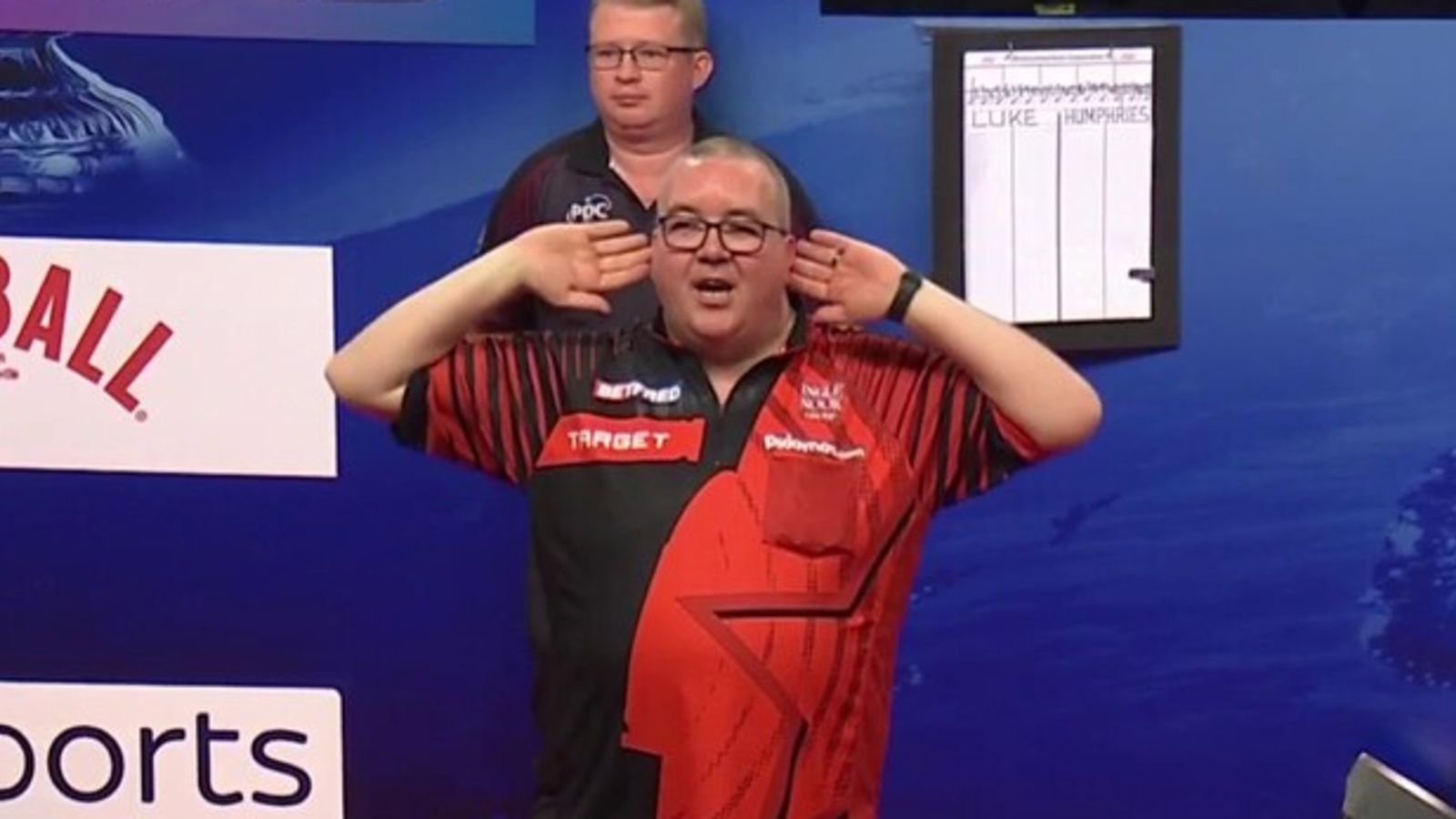 Stephen Bunting Conducts The Matchplay Crowd With Titanium Darts stephen-bunting-conducts-the-matchplay-crowd-with-titanium-darts