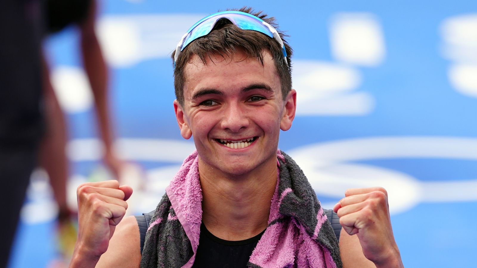 Olympics 2024 Alex Yee wins stunning triathlon gold as Great Britain