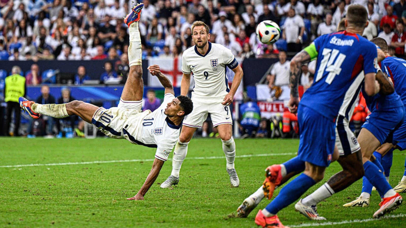 Jude Bellingham: Anglický stredopoliar sa „cítil ako Cristiano Ronaldo“ po tom, čo skóroval proti Slovensku z kopačky |  futbalové správy