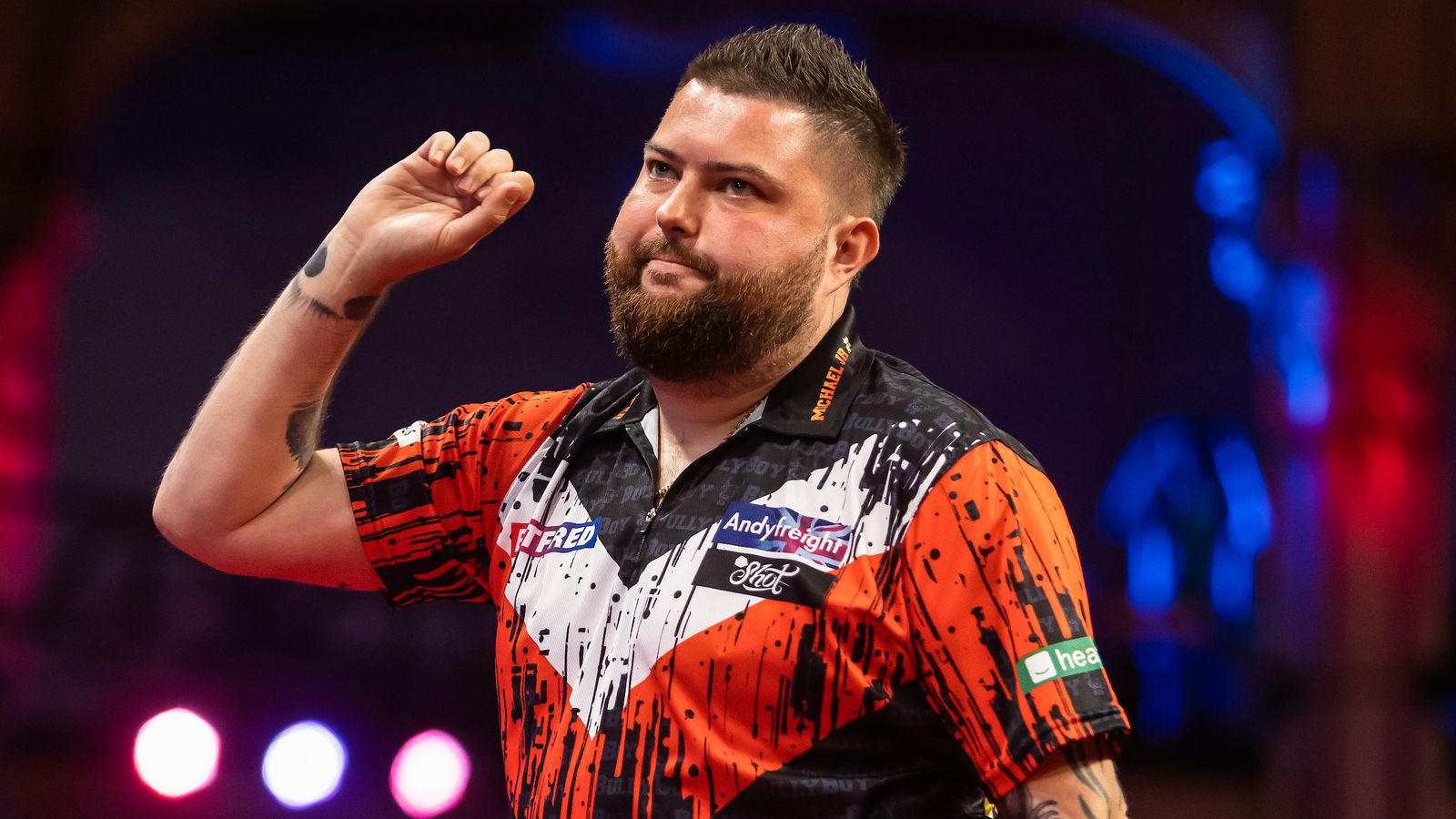 Trofeo de dardos de Hungría: Michael Smith vence a Jonny Clayton en la primera noche, mientras que Peter Wright y Raymond van Barneveld avanzan | Noticias de dardos