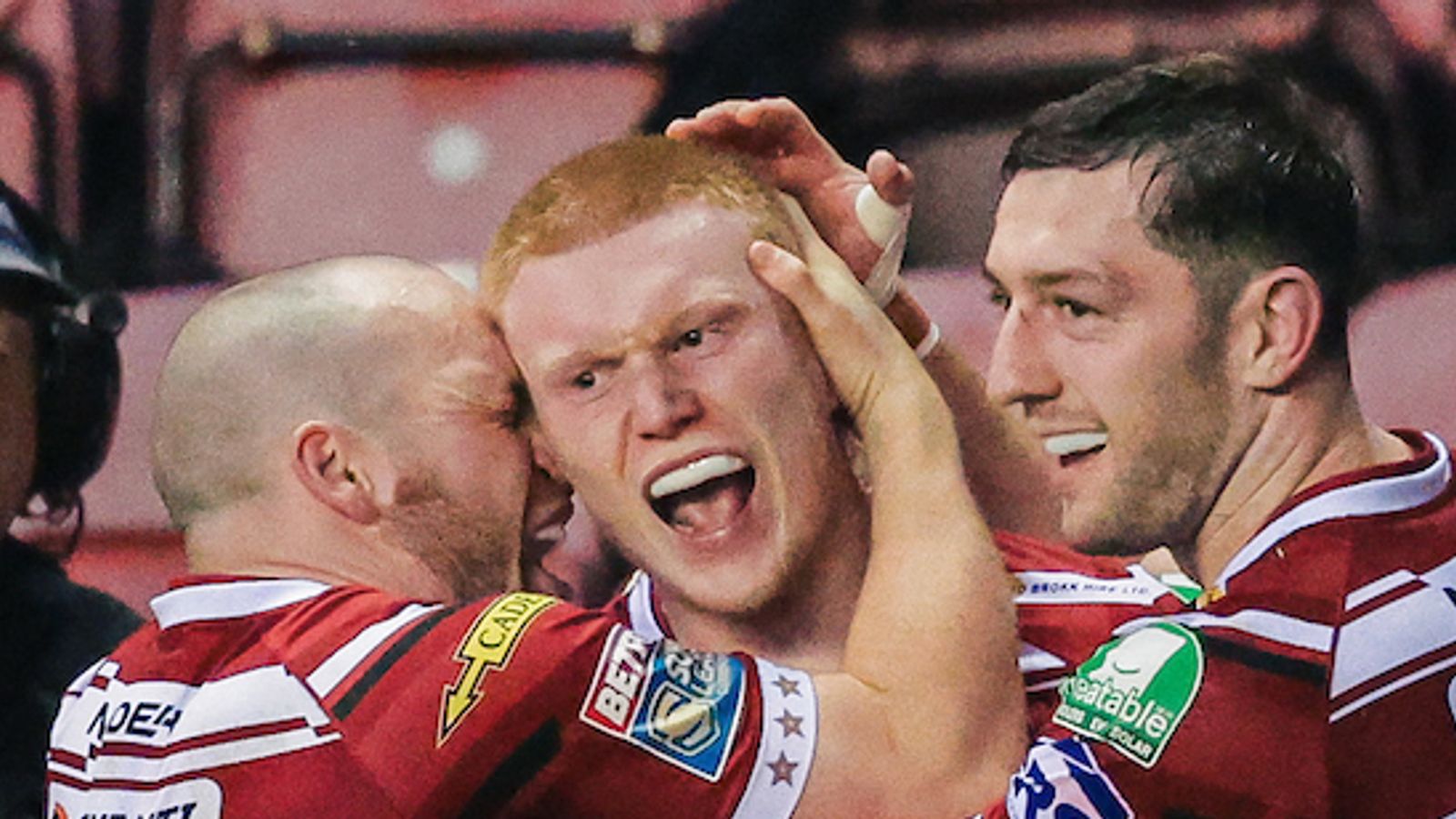 Wigan Warriors 16-12 St Helens: Zach Eckersley effort earns Warriors victory in dramatic derby clash | Rugby League News