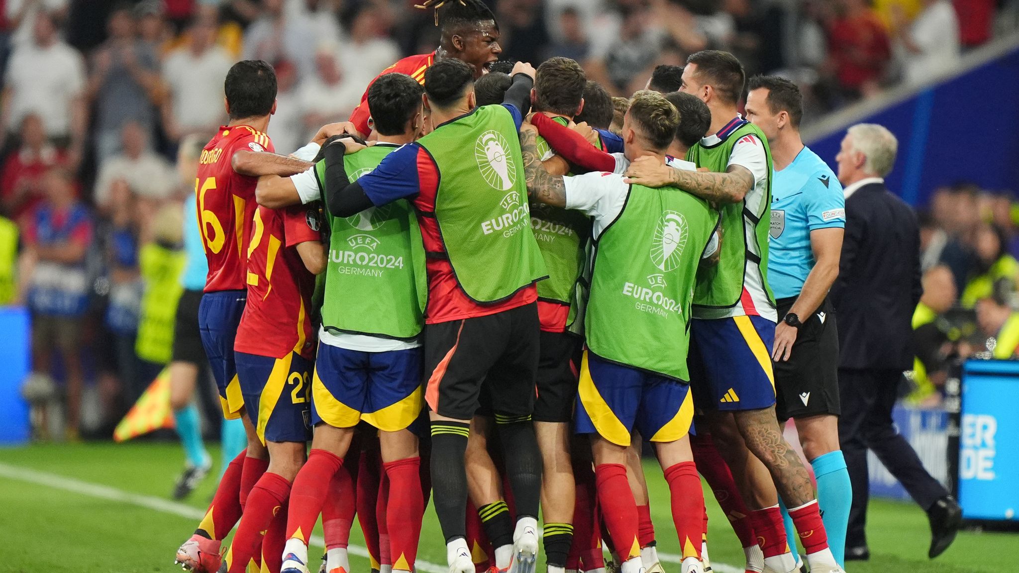 Spain 2 - 1 France - Match Report & Highlights